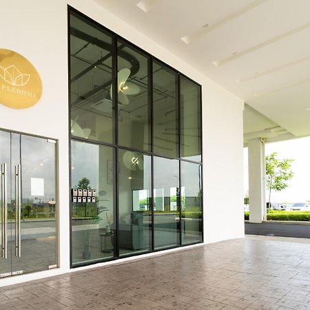 Amber Cove Premier Suites Melaka Екстер'єр фото