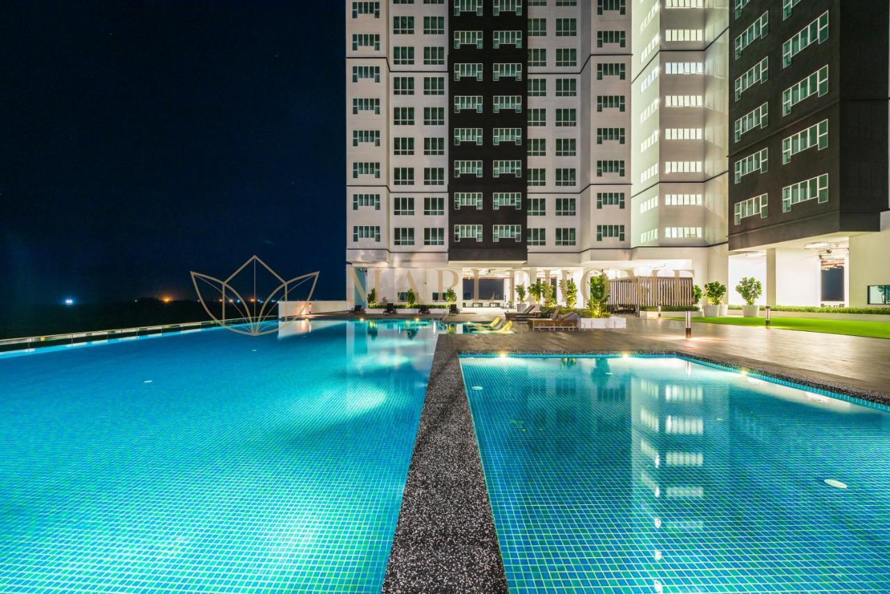Amber Cove Premier Suites Melaka Екстер'єр фото