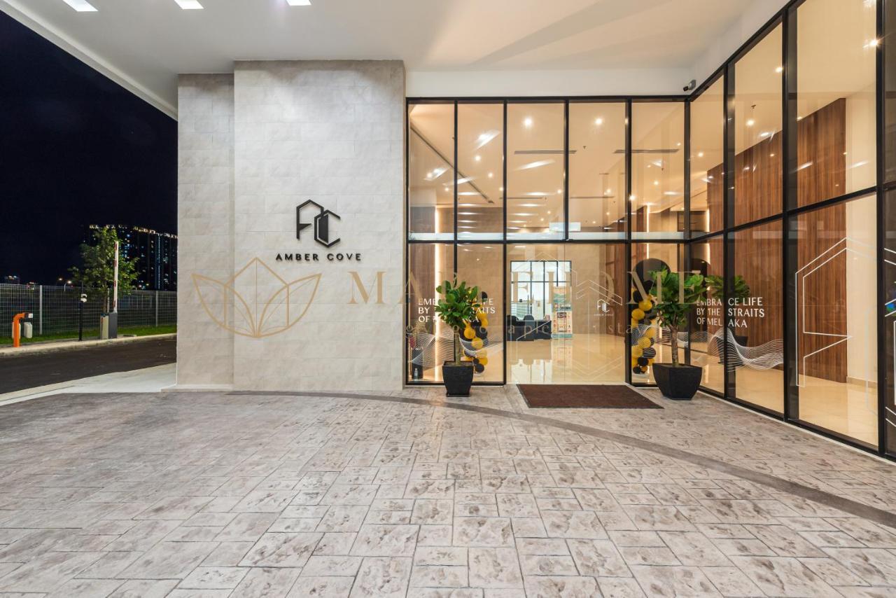 Amber Cove Premier Suites Melaka Екстер'єр фото