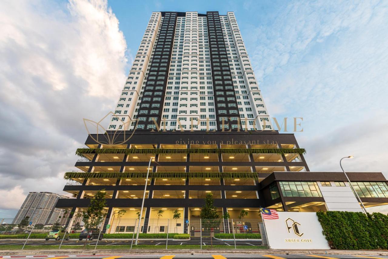 Amber Cove Premier Suites Melaka Екстер'єр фото
