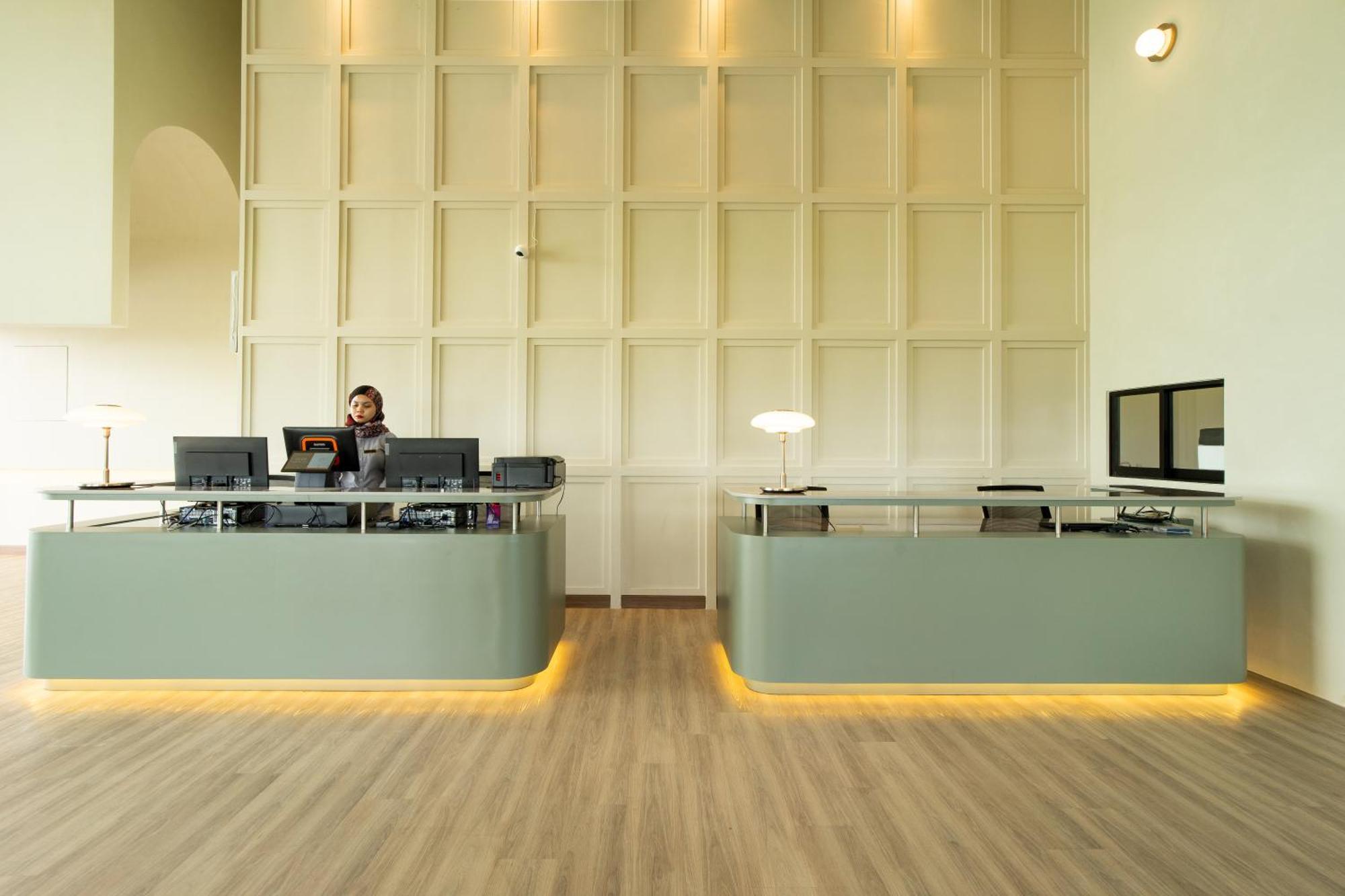 Amber Cove Premier Suites Melaka Екстер'єр фото